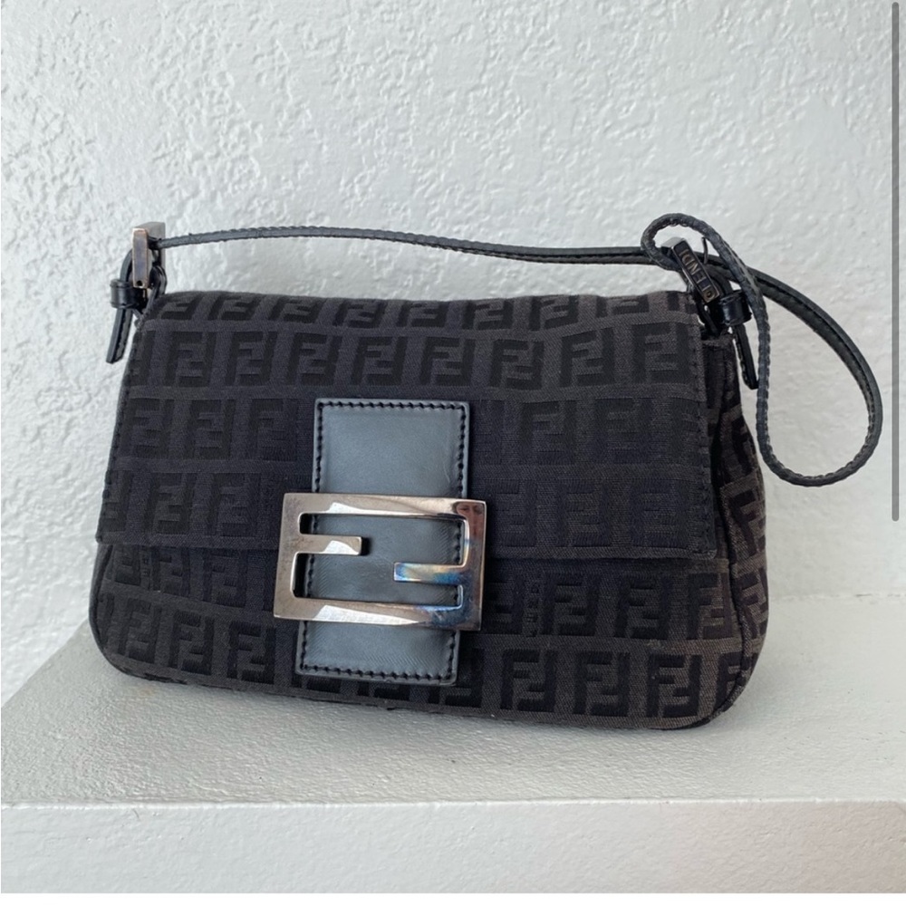 Vintage Fendi Y2K shoulder bag Black